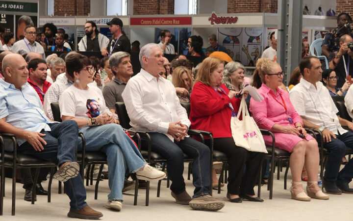 Participa Díaz-Canel en clausura del Coloquio Internacional Patria