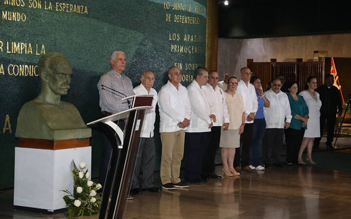 Homenaje a cuadros del Partido en el Memorial José Martí