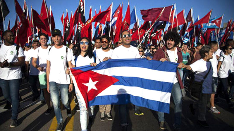 Felicitan dirigentes cubanos a jóvenes comunistas y pioneros