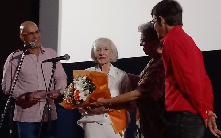 Documental rinde homenaje a todas las mujeres que viven en Verónica Lynn