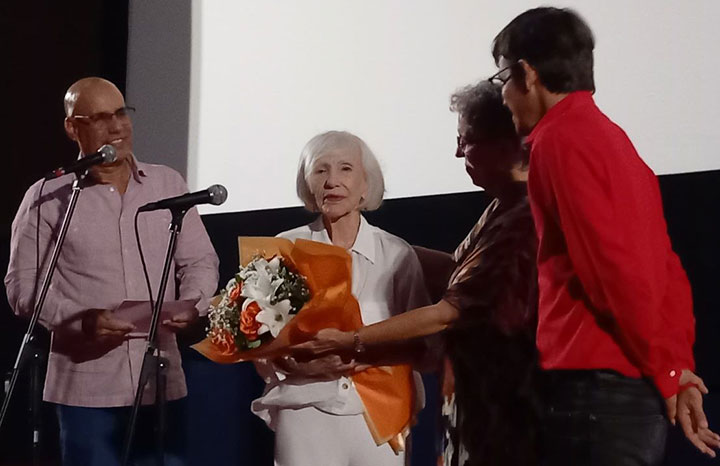 Documental rinde homenaje a todas las mujeres que viven en Verónica Lynn