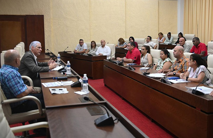 Dialogó Díaz-Canel con sindicalistas para fortalecer la CTC