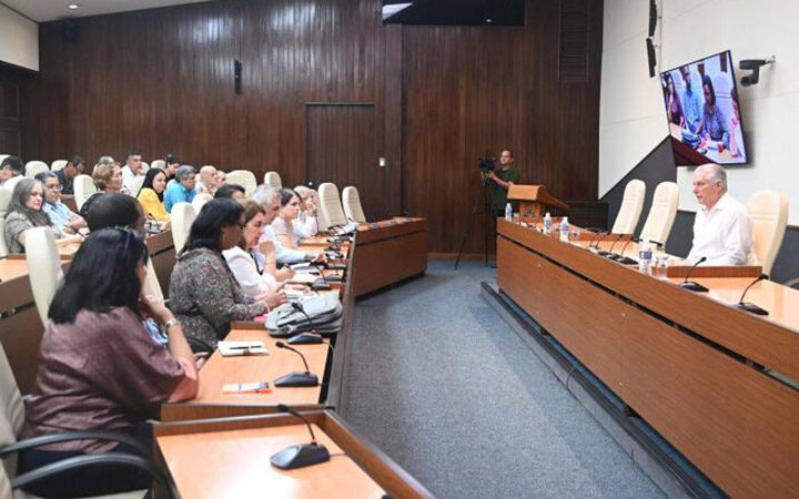Presentan avances de candidato vacunal HEBERSaVax para el tratamiento de tumores malignos