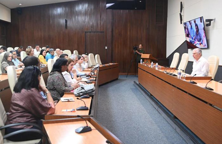 Presentan avances de candidato vacunal HEBERSaVax para el tratamiento de tumores malignos