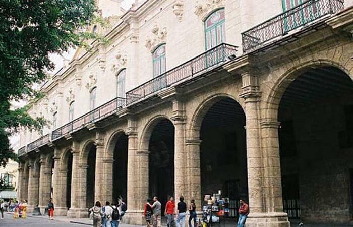 Guardianes del asombro: El museo como refugio del tiempo