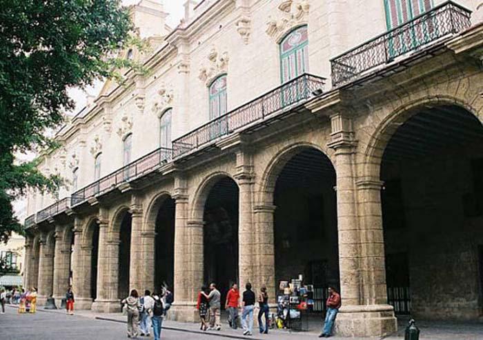 Guardianes del asombro: El museo como refugio del tiempo