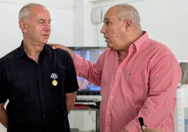 Otorga Cuba Distinción Cultural al colaborador británico Rob Miller