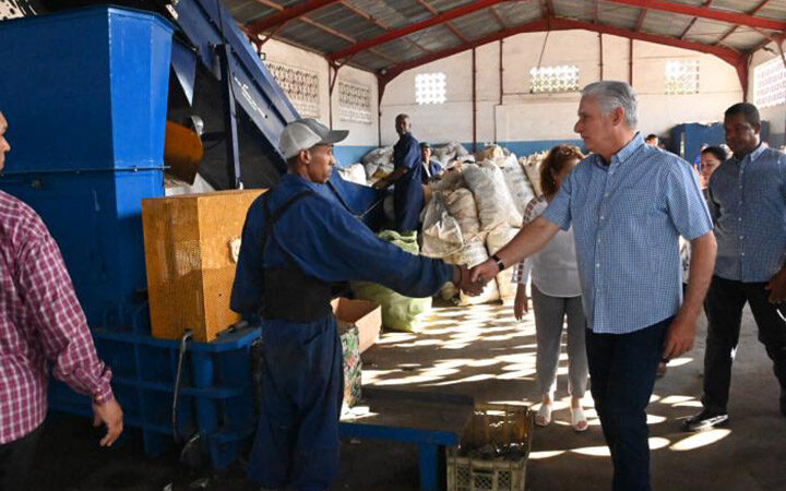 Recorrió Díaz-Canel entidades del Grupo Empresarial de Reciclaje