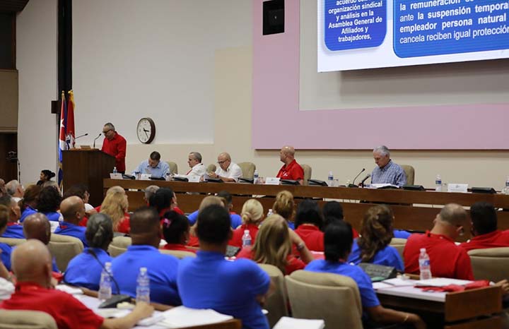 Díaz-Canel en el Congreso de trabajadores cubanos