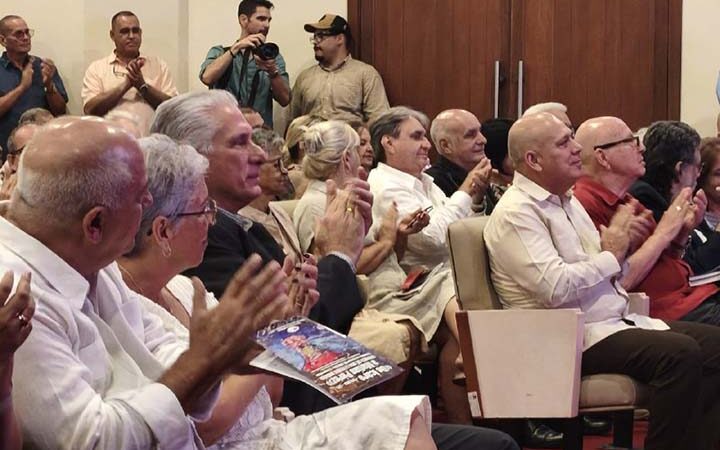 Asiste Díaz-Canel a acto por aniversario 65 de Palabras a los Intelectuales