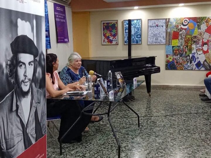 Presentan en el Pabellón Cuba el libro El Che Ministro. Testimonio de un colaborador