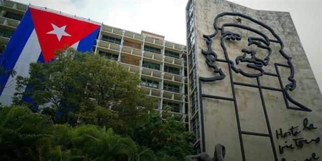 Díaz-Canel y Raúl Castro participan en ascenso a oficiales del Minint