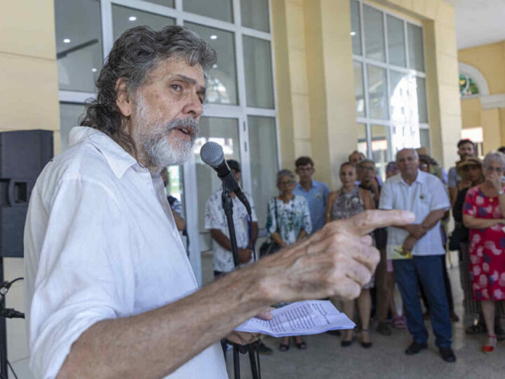Ganan artistas internacionales Bienal de Humor Político en Cuba