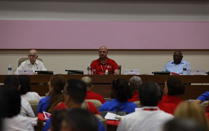 Abogan trabajadores cubanos por fortalecer el diálogo sindical directo
