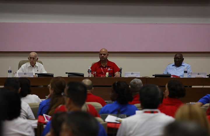 Abogan trabajadores cubanos por fortalecer el diálogo sindical directo