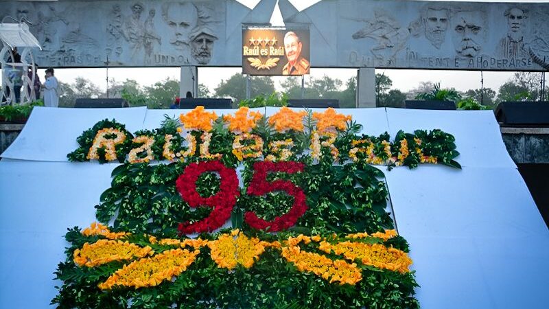 Celebra Cuba el cumpleaños 95 de Raúl