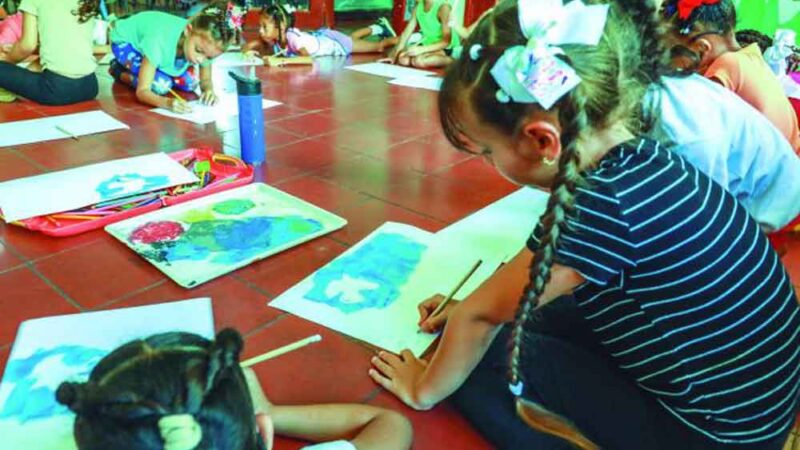 Presidente cubano felicita a los niños en día internacional