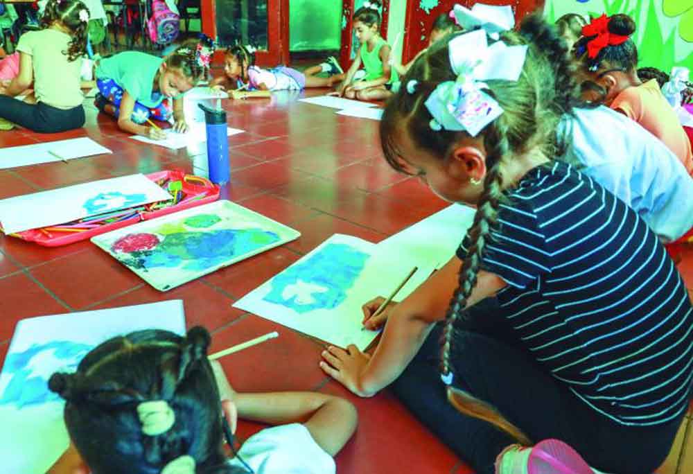 Presidente cubano felicita a los niños en día internacional