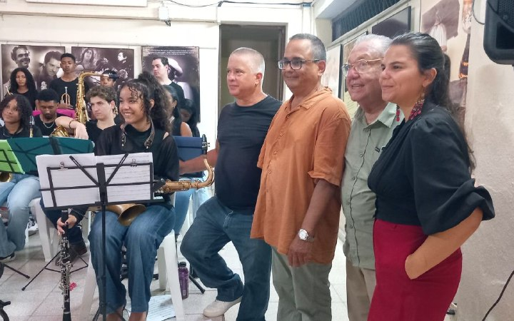 Compositor mexicano Luis Pérez Sabido intercambia con jóvenes estudiantes