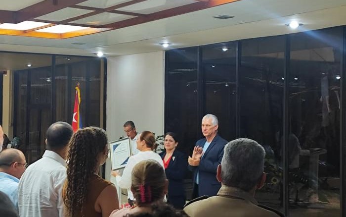 Asiste Presidente cubano al acto por el aniversario 40 del Centro de Ingeniería Genética y Biotecnología