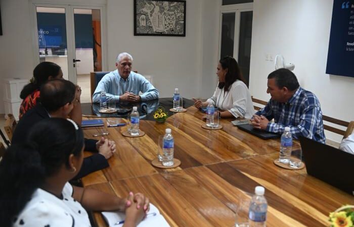 Visita Presidente cubano Parque Científico Tecnológico de La Habana