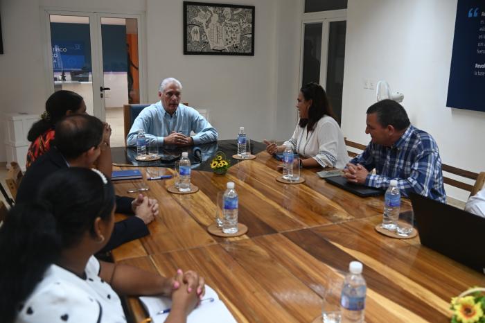 Visita Presidente cubano Parque Científico Tecnológico de La Habana