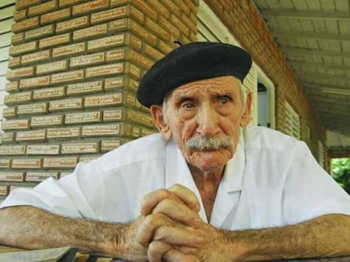 Tomás Álvarez de los Ríos: el hombre que convirtió su casa en un libro abierto