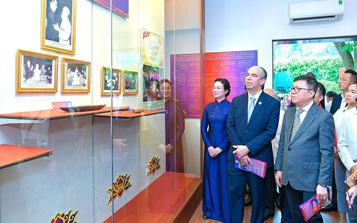 Inauguran exposición sobre Fidel y Ho Chi Minh en Vietnam