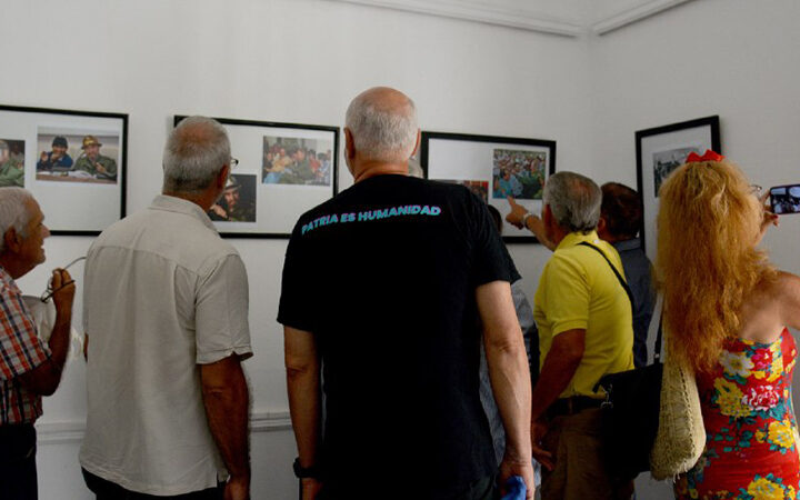 Junto a Fidel, la prensa cubana rinde tributo al Comandante