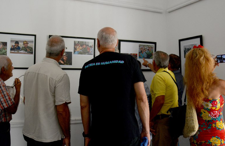Junto a Fidel, la prensa cubana rinde tributo al Comandante
