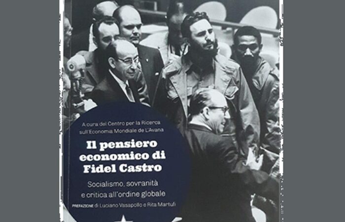 En italiano libro sobre el pensamiento económico de Fidel