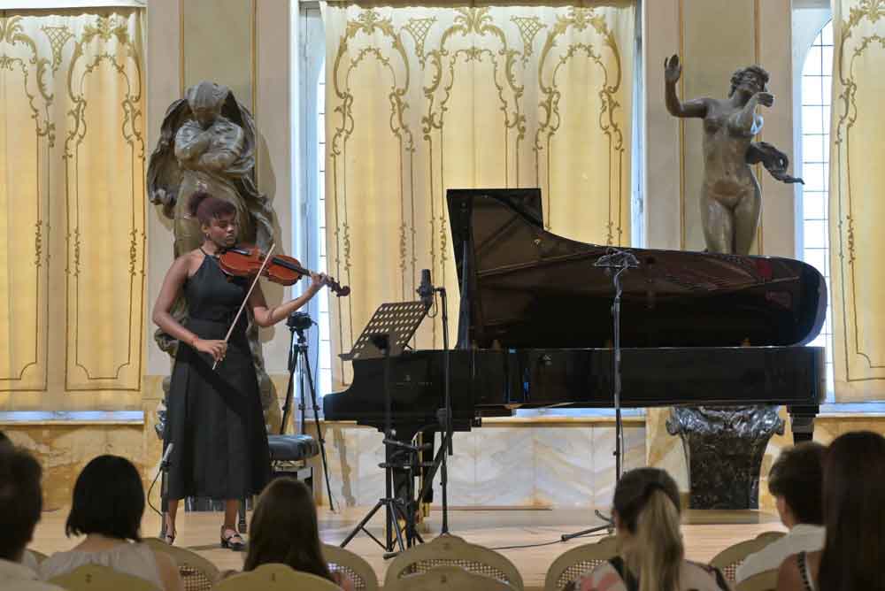 Jóvenes cubanas en la Accademia Musicale Chigiana