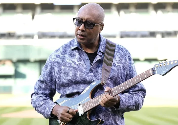 Media hora con su intérprete, Bernie Williams