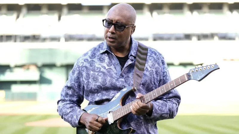Media hora con su intérprete, Bernie Williams