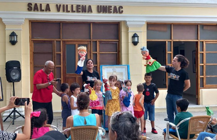 Celebra cumpleaños 70 títere cubano Pelusín del Monte