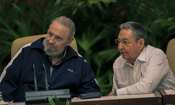 Fidel y su hermano Raúl