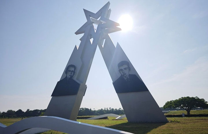 Hermanos Saíz y Fidel en el centro del arte joven en Pinar del Río