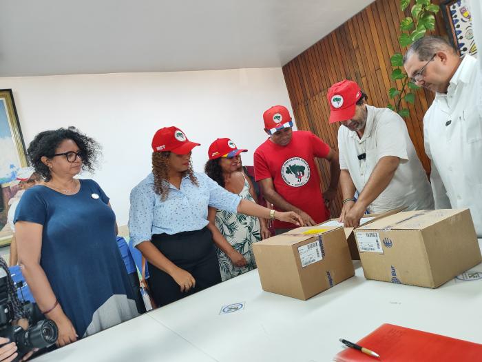 Movimiento Sin Tierra de Brasil entrega donativo de medicamentos en hospitales cubanos