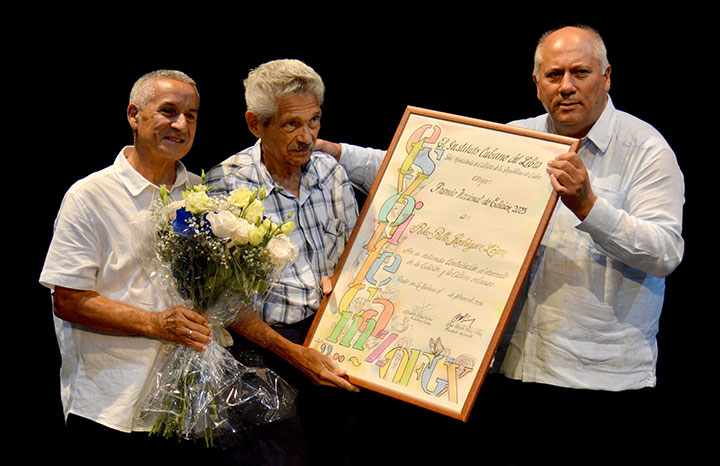 Recibe Pedro Pablo Rodríguez Premio Nacional de Edición 2025