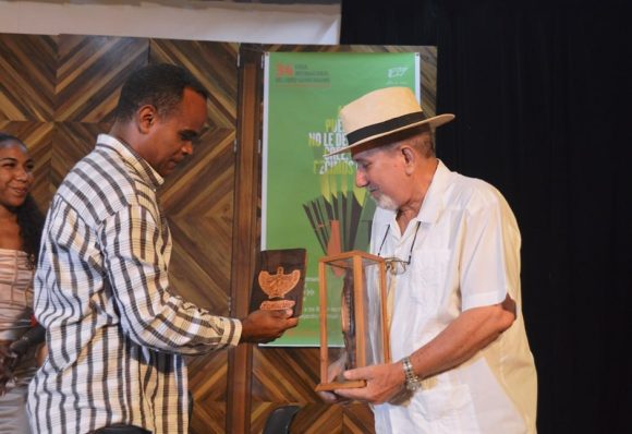 Entregan símbolo de la provincia de Guantánamo al historiador de Baracoa