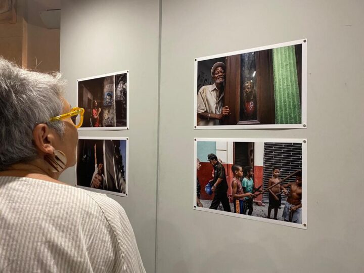 Exposición fotográfica en Roma denuncia bloqueo de EEUU contra Cuba