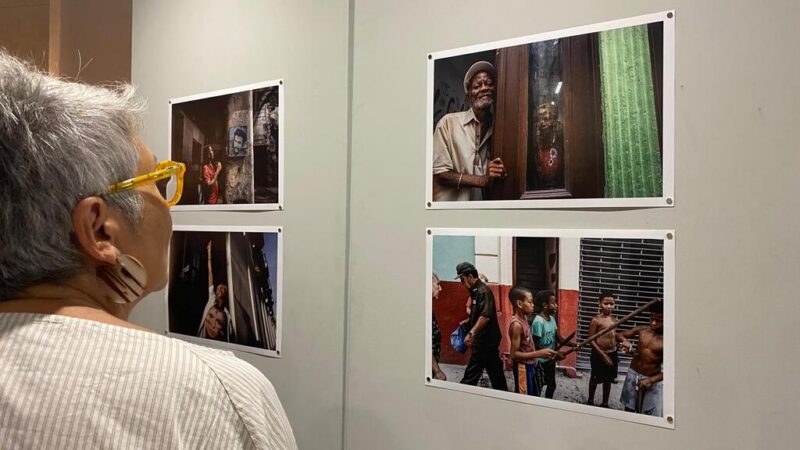 Exposición fotográfica en Roma denuncia bloqueo de EEUU contra Cuba