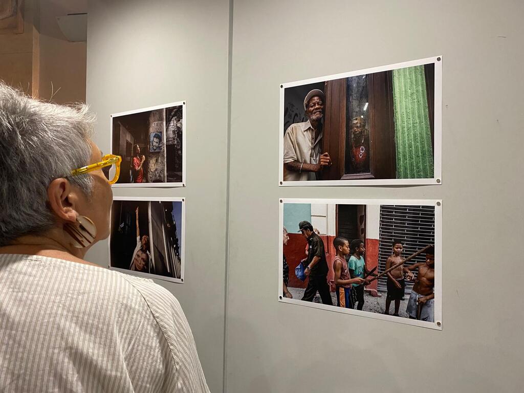 Exposición fotográfica en Roma denuncia bloqueo de EEUU contra Cuba