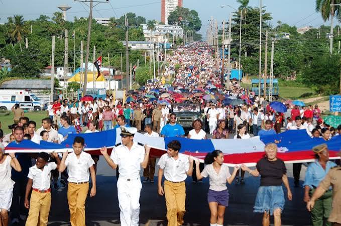 Desfile en conmemoración del 5 de septiembre. Foto: Trabajadores