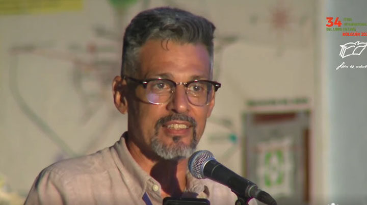 Entregan distinción a escritor Rubén Rodríguez en Cuba