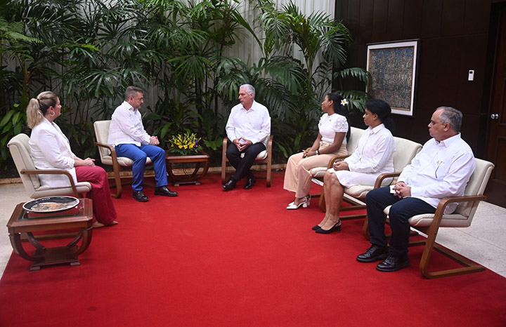 Recibe Presidente cubano a directivos del Comité Paralímpico Internacional