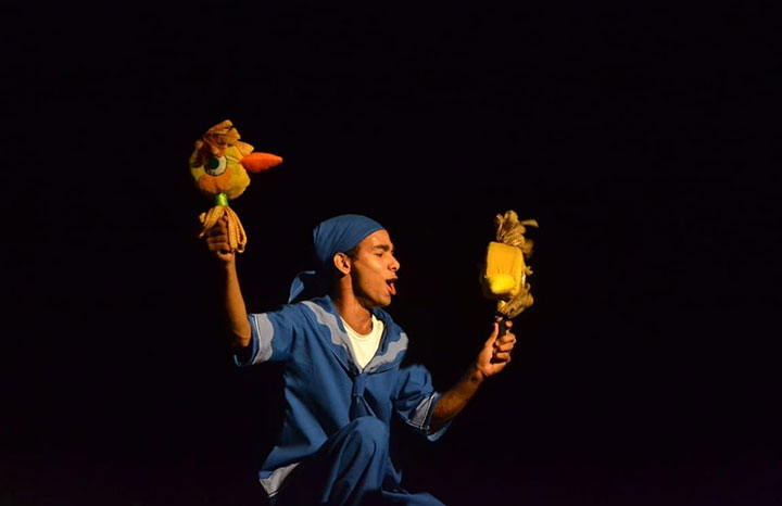Teatro La Proa propone este fin de semana espectáculo unipersonal «Tres en un barquito»