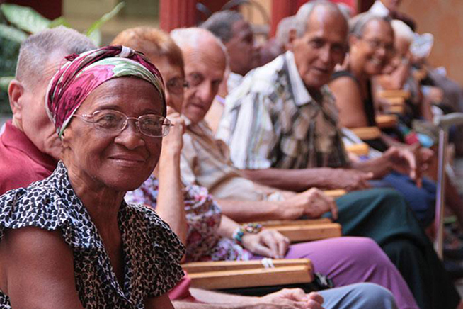 En su Día, reconozcamos las huellas imborrables del Adulto Mayor
