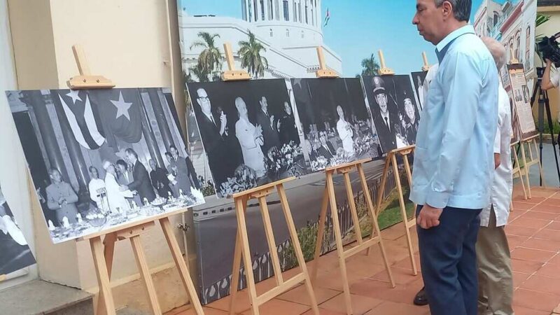 Recuerdan primera visita de Raúl Castro a Vietnam hace 60 años