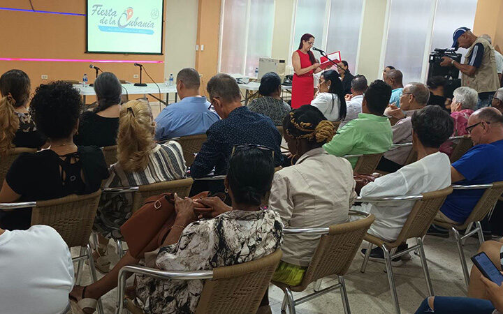 Sesiona en Bayamo evento teórico Crisol de la Nacionalidad Cubana